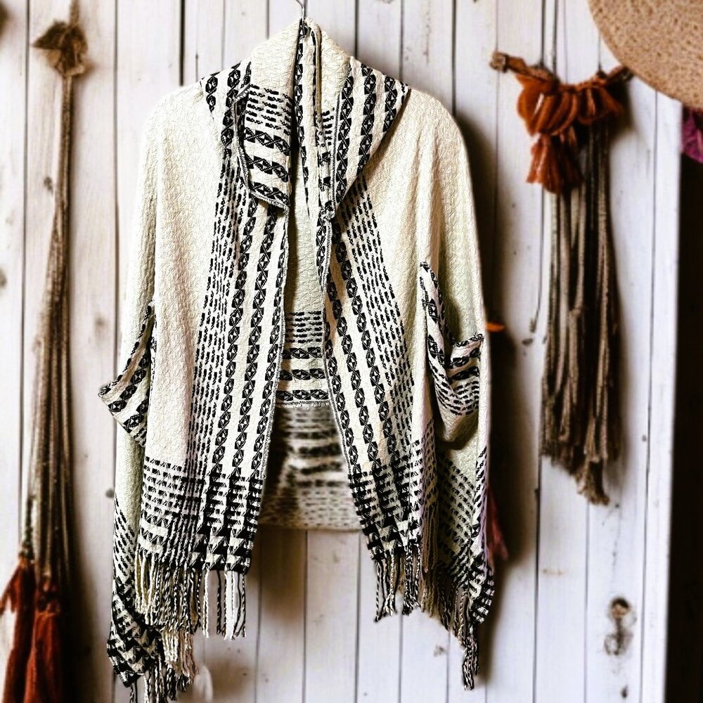 Western HOODED Fringed Bohemian Poncho like wrap super soft ONE SIZE EUC